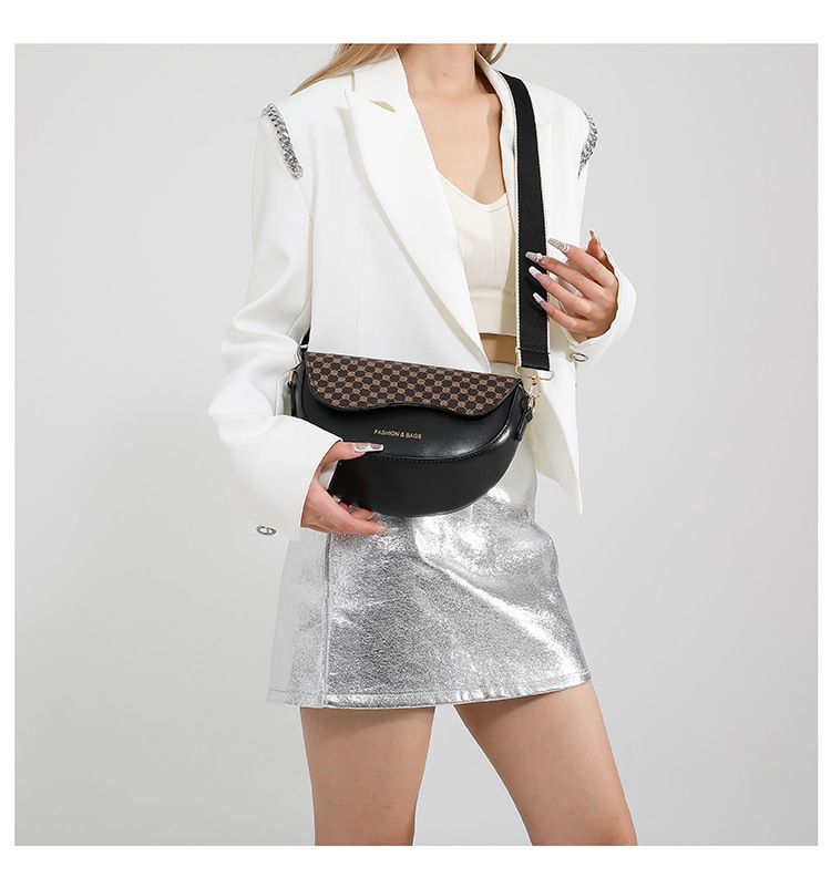 Fashionable semi-circular for women in spring and summer 2024, new western-style contrasting color leopard print saddle_voghion.com