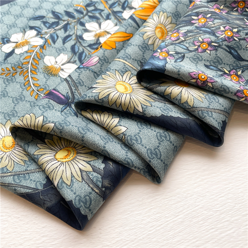 Fashion Daisy Scarf, Flower Print Scarf, Twill Silk Square Scarf, 90x90cm Shawl, Sun Protection, Travel Headband_voghion.com