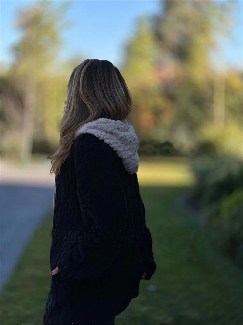 Damen-Fleecejacke mit Kapuze – Übergroßer Mantel mit Reißverschluss und langen Ärmeln in Weinrot/Taupe/Grau/Schwarz, Streetwear-Stil mit kuscheligem Plüschfutter_voghion.com