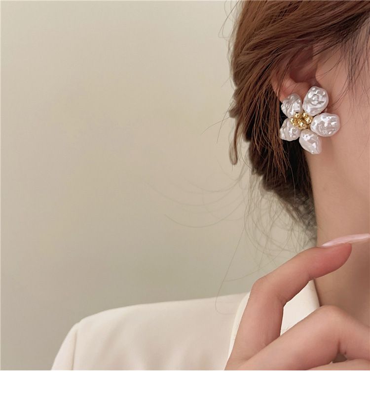 Französische Retro-Perlenohrringe – geflochtenes Blumendesign (leichter Luxus, minimalistischer Nischenschmuck)_voghion.com