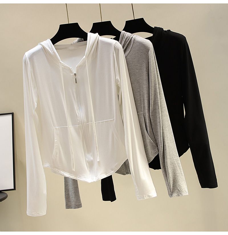 Giacca sottile con cappuccio bianco e orlo curvo, protezione solare_voghion.com