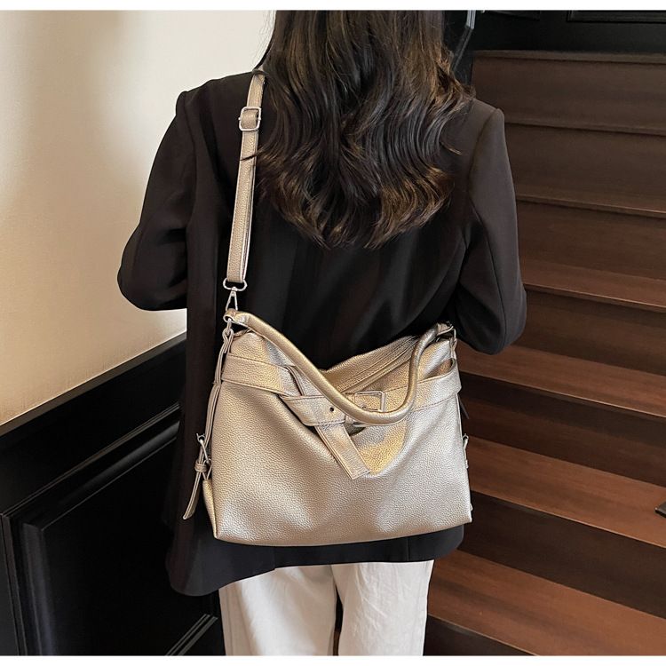 Sac fourre-tout tendance pour femme, grande capacité, en PU souple, avec fermeture éclair, pour un usage quotidien, disponible en noir, beige, marron et argent._voghion.com