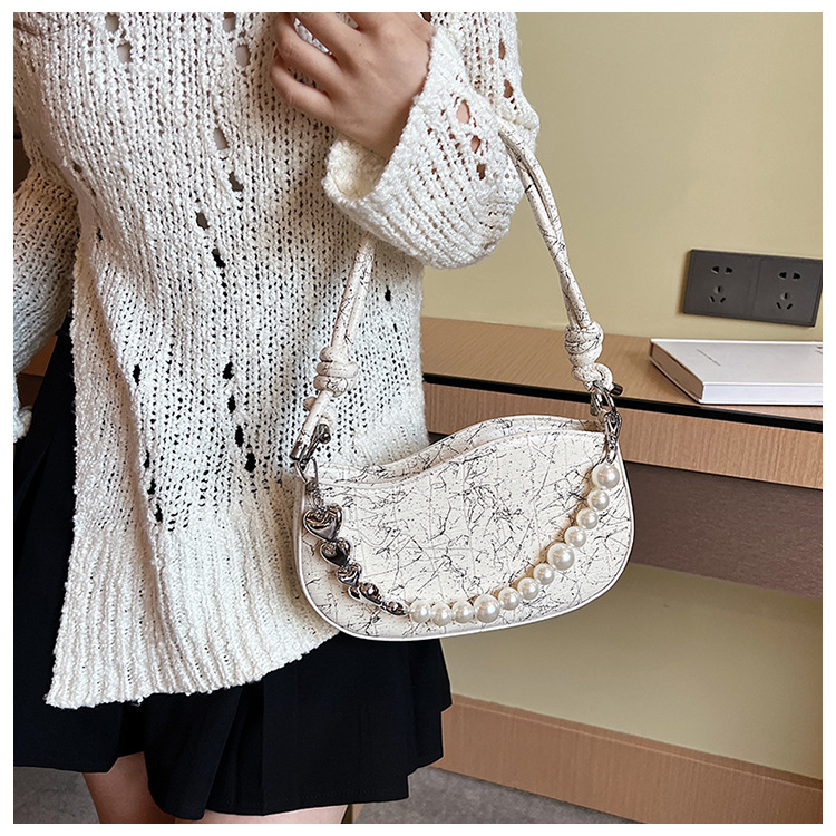 Unterarmtasche Damen 2023 Neues Nischendesign High-End-Perlenschulter-Umhängetasche im ausländischen Stil explosiver Stil kleine quadratische Tasche_voghion.com