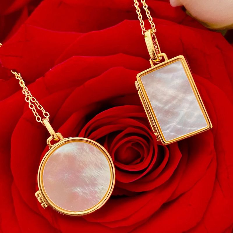 Women's Jewelry Minimalist Shell Pendant Necklace With Magnetic Photo Frame - Square & Round Designs In Gold & Silver_voghion.com