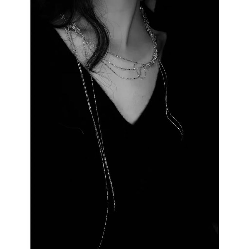 Orecchini pendenti da donna in stile francese leggero - Accessori per le orecchie con nappe intrecciate lunghe e minimaliste di alta qualità e design di nicchia_voghion.com