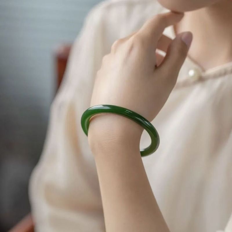 Hurtowa, ręcznie robiona okrągła bransoletka z jadeitu w stylu Tanxi z Xinjiang, z zielonkawym odcieniem i brzęczącym dźwiękiem. Łańcuszek na rękę._voghion.com