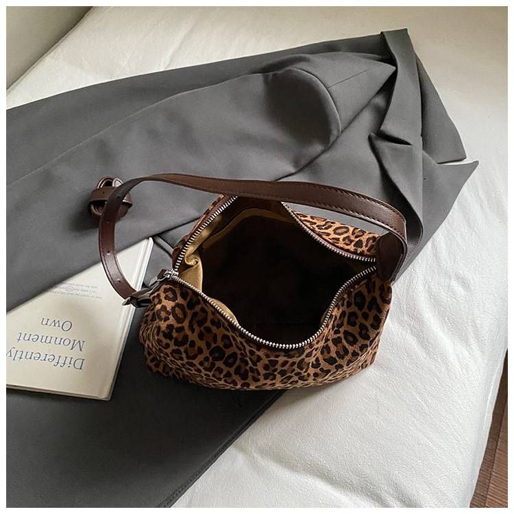 KOOSSOASIS Shoulder Bag, High-end Commuter Bag, Crossbody/shoulder/handbag, Leopard Print Color-block Casual Dumpling Bag._voghion.com
