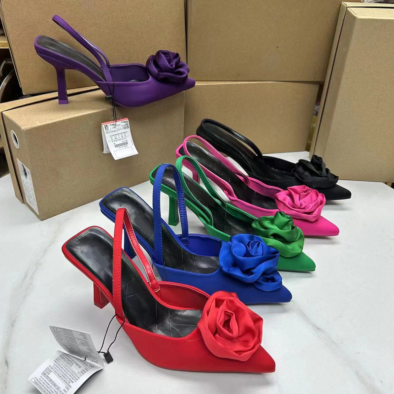 Zapatos de mujer con tacón fino y tiras elásticas en punta con flores en 3D_voghion.com