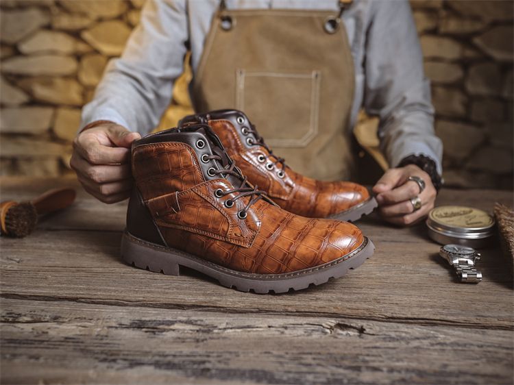 2024 Autumn New Martin Durable British Style Short Mid-top Men's Leather Boots_voghion.com