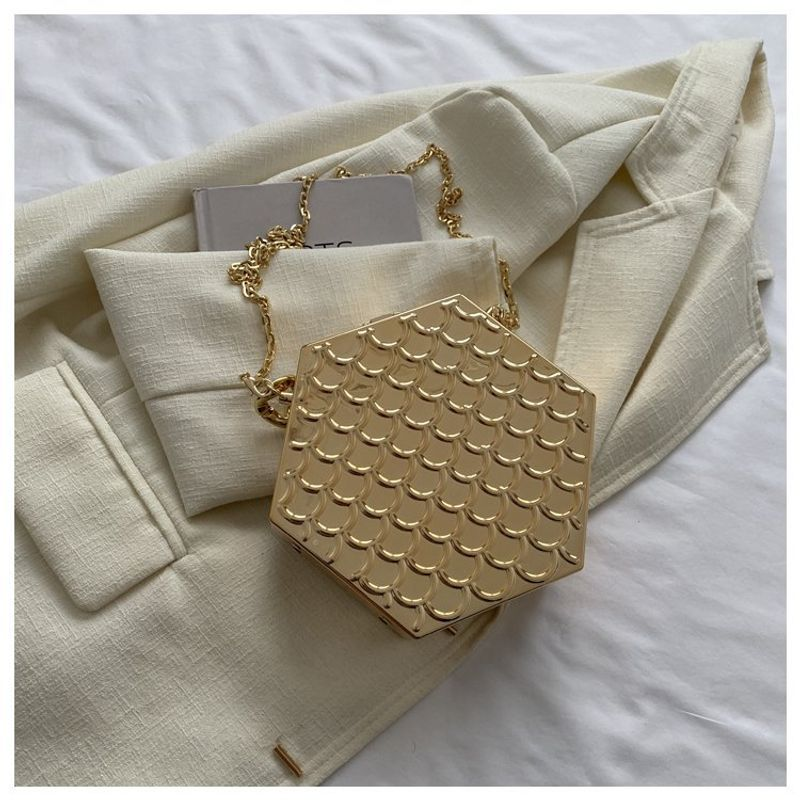 Akryl handväska för kvinnors nya nischdesignade kedja enkelaxel crossbody box fashionabel bärbar middagsväska_voghion.com