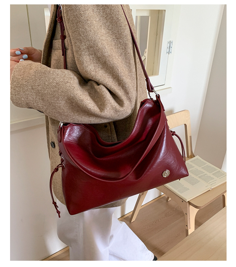 Trendy And Fashionable Large-capacity Casual Women's Commuting Tote Bag With Shoulder Strap And Cross-body Carrying Options._voghion.com