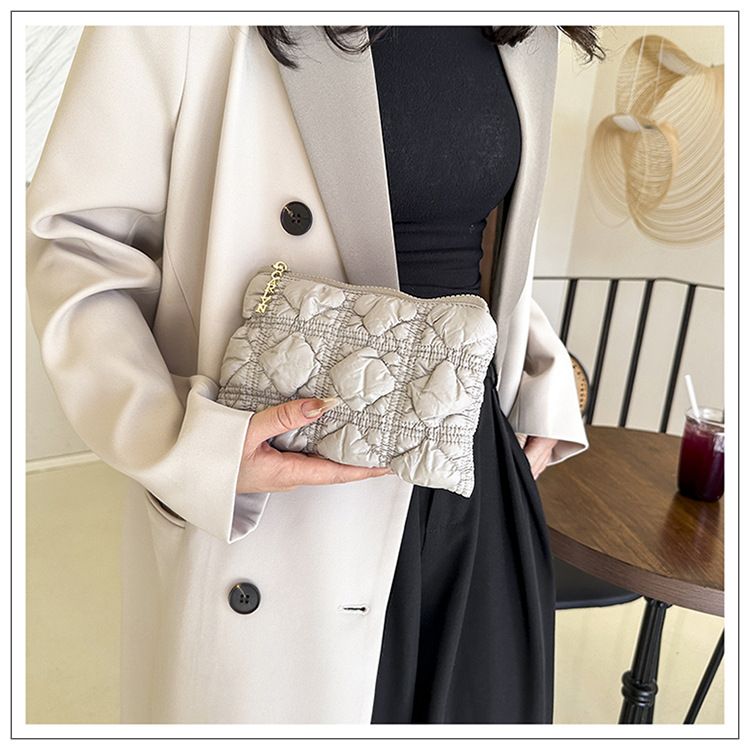 2024 new handheld wallet, embroidered diamond grid small bag, cute and versatile spare wallet, lightweight cloud card bag_voghion.com
