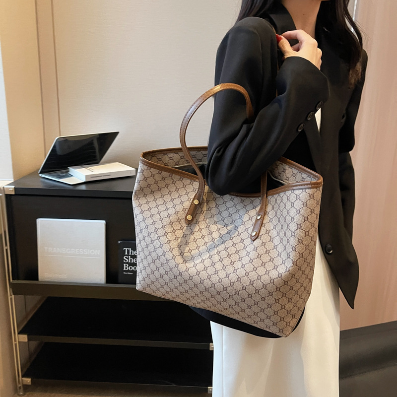 New Advanced and Fashionable Hundred Pai Hand Carrying Bag Popular Women's Shoulder Bag High Capacity Tote Bag_voghion.com