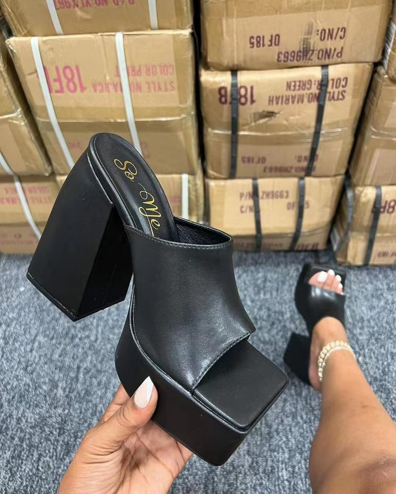 2025 Neue Schuhe in Übergröße mit quadratischer Spitze, Sohle und dickem Absatz, in gerader Linie, High Heels für Damen, bedruckte Sandalen_voghion.com