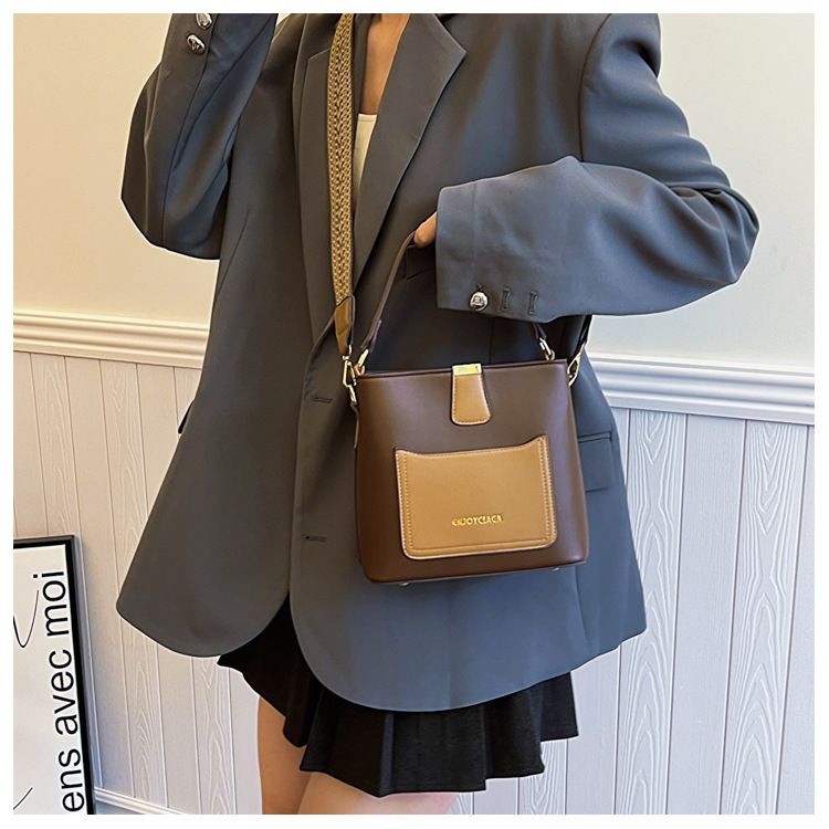 Di alta qualità per le donne 2024 nuova borsa a secchiello casual semplice e di grande capacità da donna, borsa a tracolla con tracolla larga_voghion.com