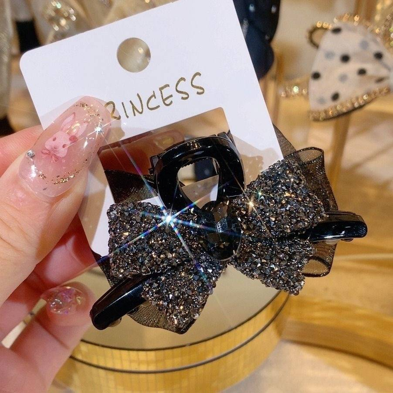 Lihtne moodne lipsuga keskmise suurusega haaratsklambriga poolkõrgus juukseaksessuaarid_voghion.com