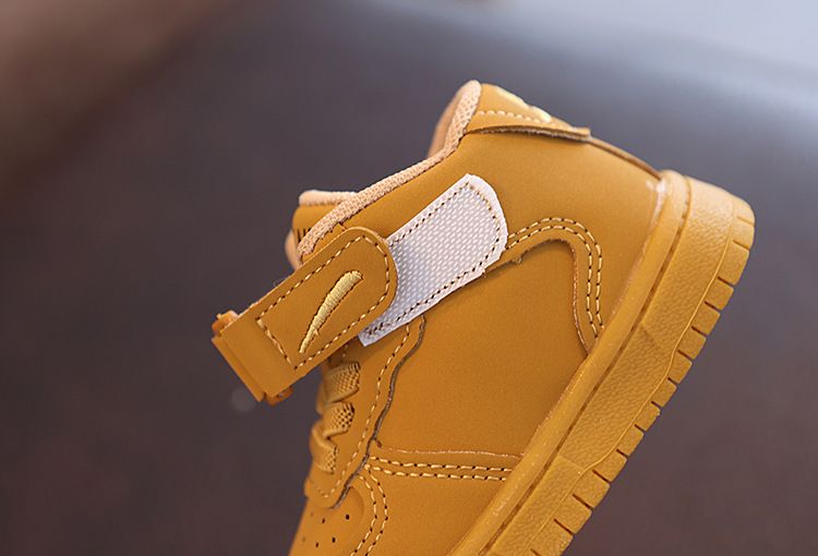 Girls' and Boys' 2024 Autumn New Board Soft Sole Small White Shoes Breathable Mid Top Velcro Casual Sports Shoe Trend_voghion.com