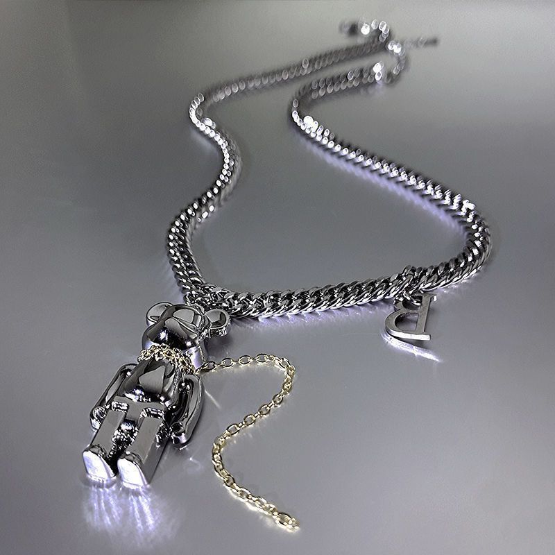 Collana da donna con orso dolce e violento, design di nicchia, catena per felpa con croce avvolta, accessori autunno inverno per_voghion.com