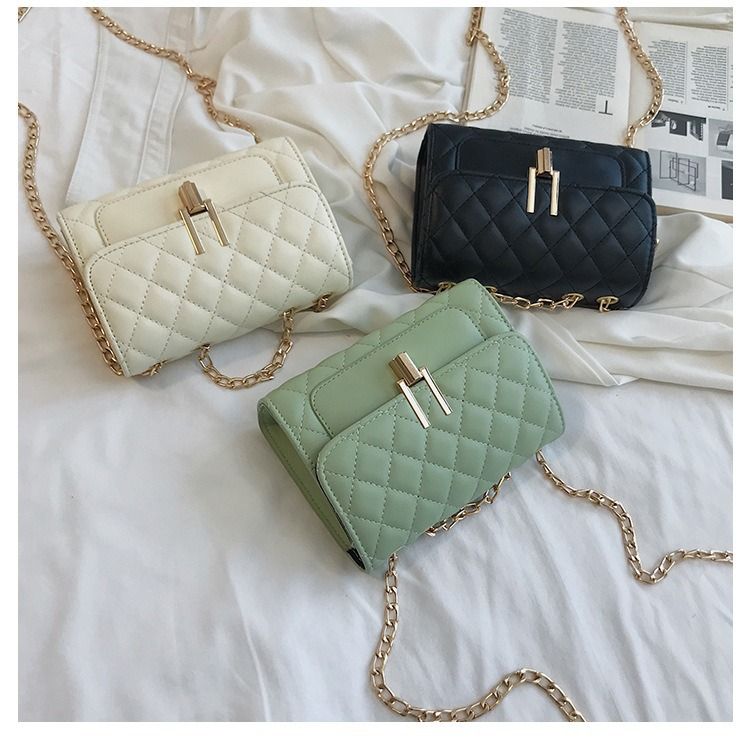 Borsa a tracolla quadrata piccola con catena ricamata e trapuntata da donna, 2020_voghion.com