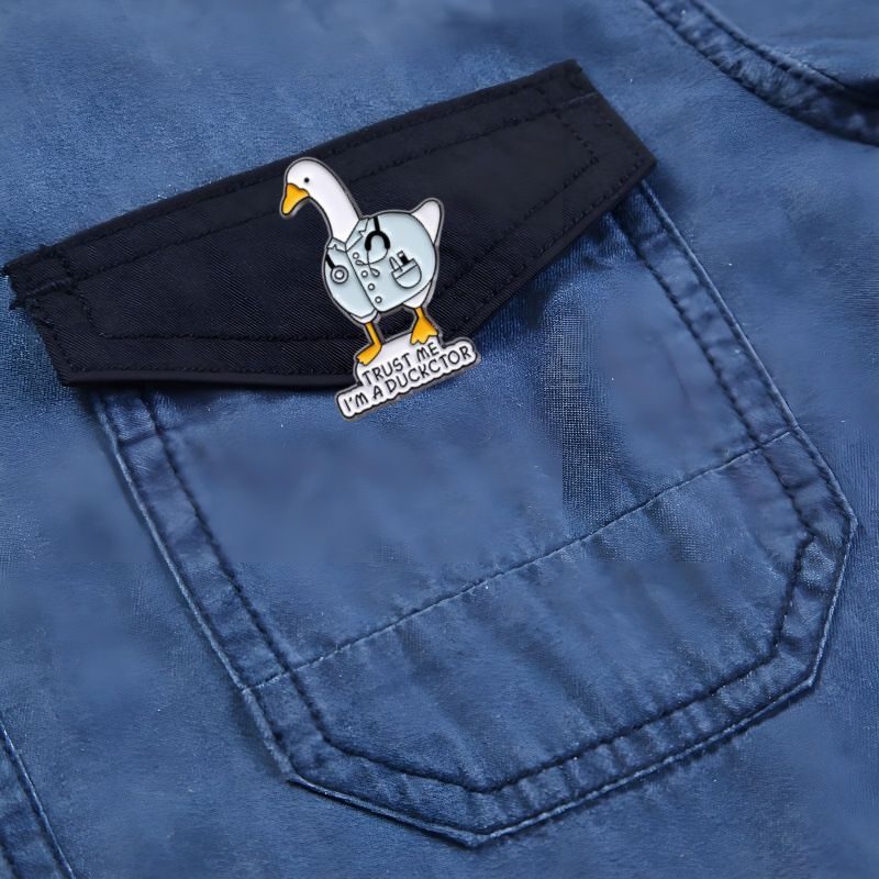 Neue Ente Arzt Legierung Emaille Brosche Cartoon Niedlichen Tier Abzeichen Kleidung Tasche Hut Zubehör_voghion.com