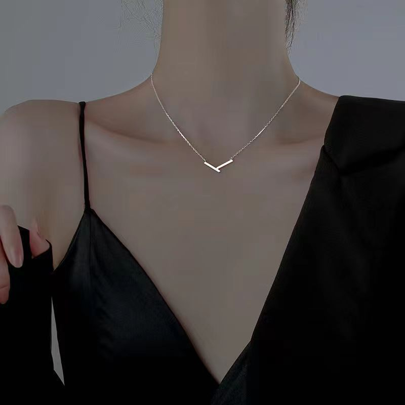 S Silver Luxury Necklace Versatile Trendy Collar Female Butterfly Simple Small, High end, and Elegant Sweater Chain_voghion.com