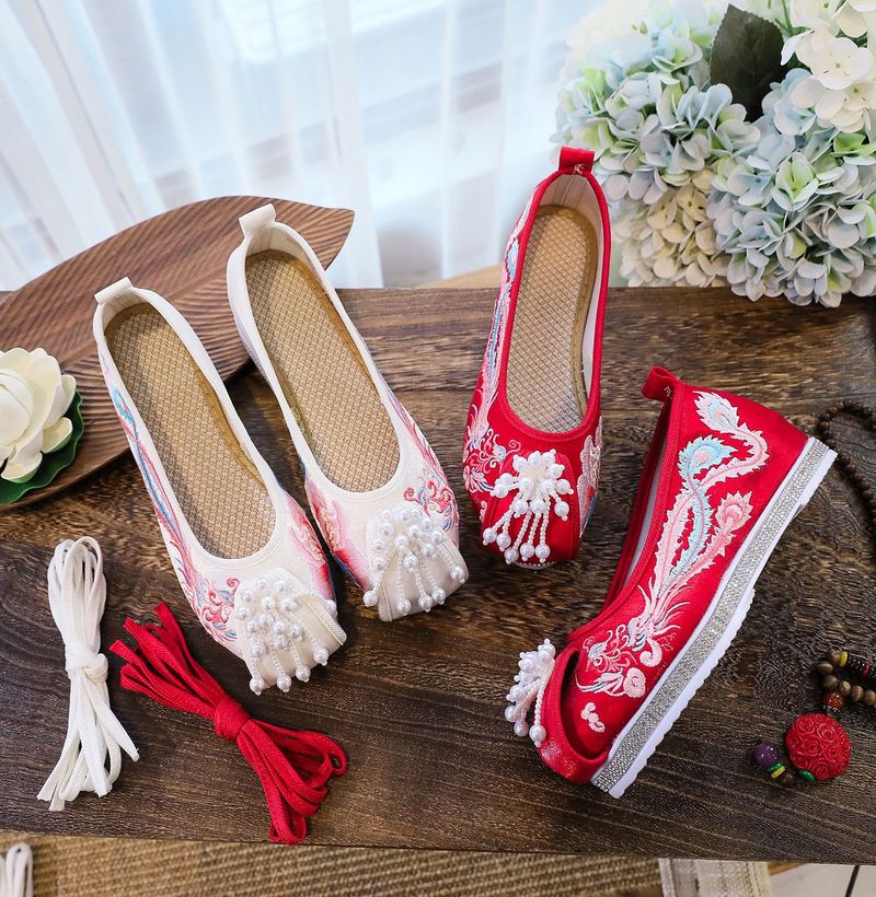 Umgedrehte Stoffschuhe im antiken Stil mit Perlenstickerei, Hanfu-Schuhe für Damen mit erhabenen Elementen im Inneren_voghion.com