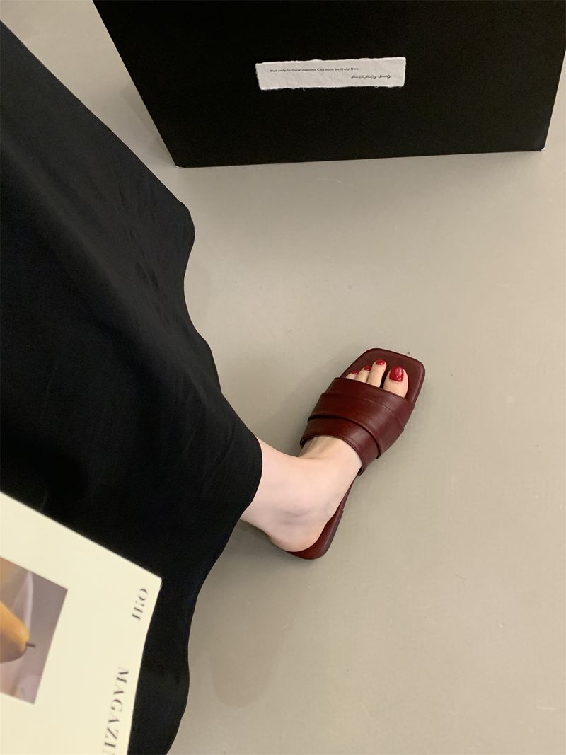 Chinelos de couro plissado coreano para mulheres, sandálias rasteiras e macias para férias na praia, chinelos estilo fada com uma tira_voghion.com