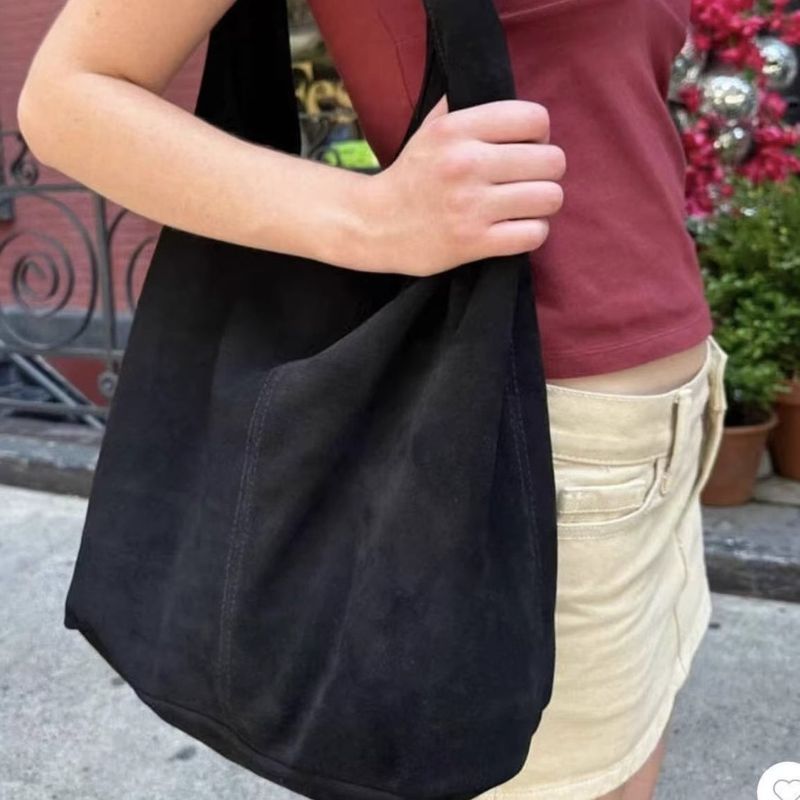 Borsa a tracolla casual morbida in pelle scamosciata marrone BrandyMeille_voghion.com