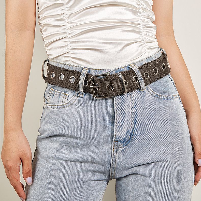 Ein durchgehender, abgenutzter Canvas-Bund für männliche und weibliche Studenten. Der gesamte, hohle, verlängerte Metallgürtel ist_voghion.com