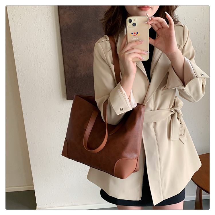 Retro-Handtasche aus weichem Leder mit großer Kapazität 2024 Frühjahr Neue vielseitige Ins Pendler-Schulter-Achsel-Einkaufstasche_voghion.com