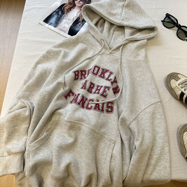 Felpa con cappuccio da donna con stampa di lettere grigie in stile americano, nuova maglia a maniche lunghe in pile mini snellente e ampia per l'autunno_voghion.com