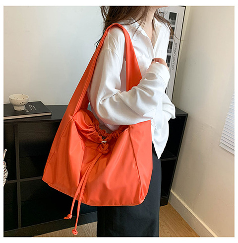 2023 nuova vendita calda moda donna semplice ascella borsa casual borsa di tela in nylon borsa tote versatile di grande capacità_voghion.com