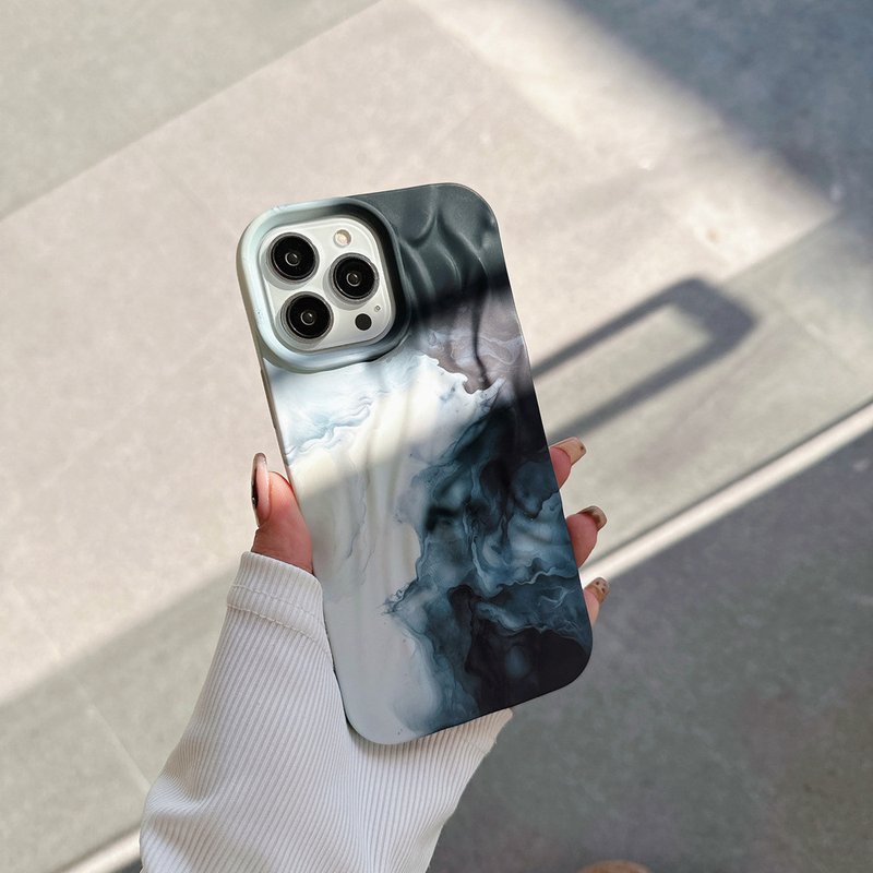 Capa para celular adesivo de água padrão mármore preto e branco adequado para iPhone15promax capa para celular Apple 14 plissado 13 tridimensional_voghion.com