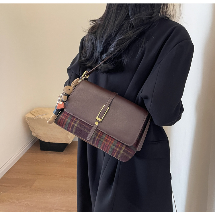 Årets populære lille veske for kvinner høst og vinter allsidig 2023 ny retro én-skulder crossbody-veske for kvinner teksturert liten firkantet veske_voghion.com