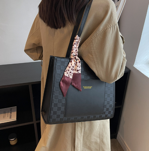 New Big Bag 2023 New Internet Celebrity Hot Tote Bag Women's Large Capacity Work Commuting Bag Texture Shoulder Bag_voghion.com