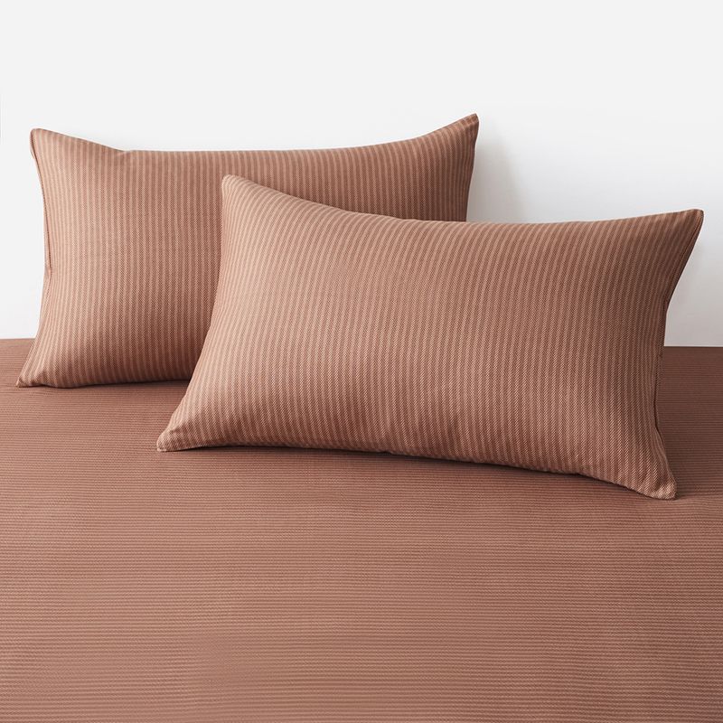 Datofarvet stribet geometrisk sengetøj i polyester med 3D-print_voghion.com