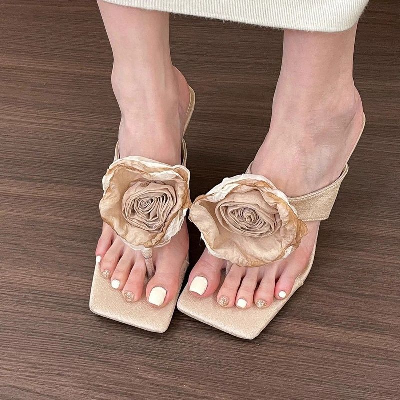 2024 sommer Neue Rose Chinesische Blume Hohe Frühjahr/Sommer Pinch Toe Dünne Ferse Sandalen Weiblichen_voghion.com