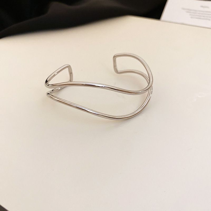 Cold Wind Cross Wave New Light Luxury Fashion Bracelet, Simple And High End Handpiece_voghion.com