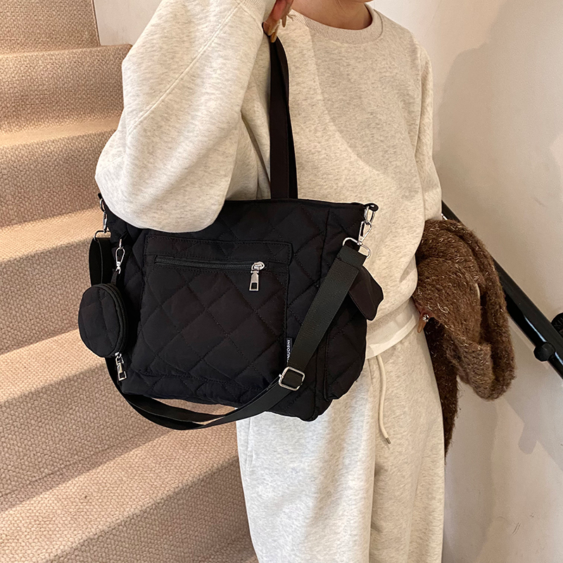 Sac à bandoulière classique en cuir véritable imprimé, couleur unie, de haute qualité et raffiné. Dimensions : 15 x 6 x 18 cm._voghion.com