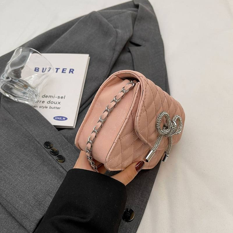 2024 Neue Damenhandtasche, europäische und amerikanische Mode, trendige Metallschließe, Schleifendekor, kompakte und leichte Schulter-/Umhängetasche_voghion.com
