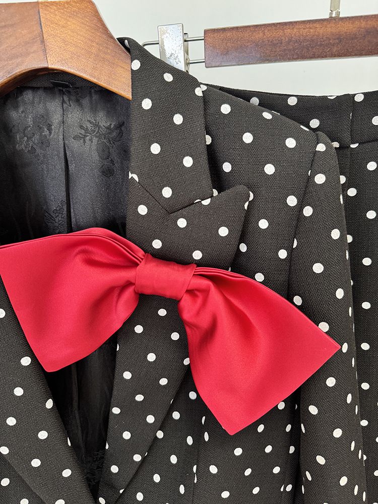 Completo da donna con giacca e pantaloni a due pezzi, con fiocco e decorazione a stella, a pois_voghion.com