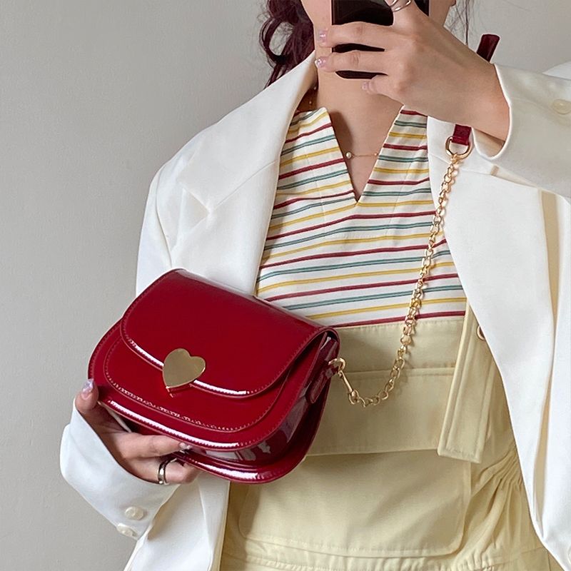 Patent Leather Women's Love Heart Messenger Bag Retro Red Ladies Small Shoulder Bags Fashion Chain Female Saddle Bag Handbags_voghion.com