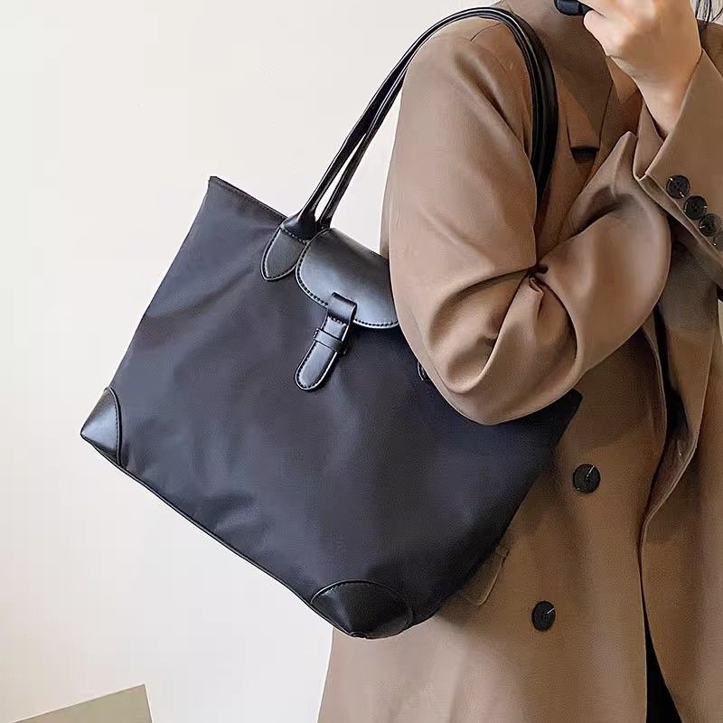 Grande capacità per le donne nel 2023, nuova borsa per studenti pendolari di fascia alta, borsa tote versatile in tessuto di nylon_voghion.com