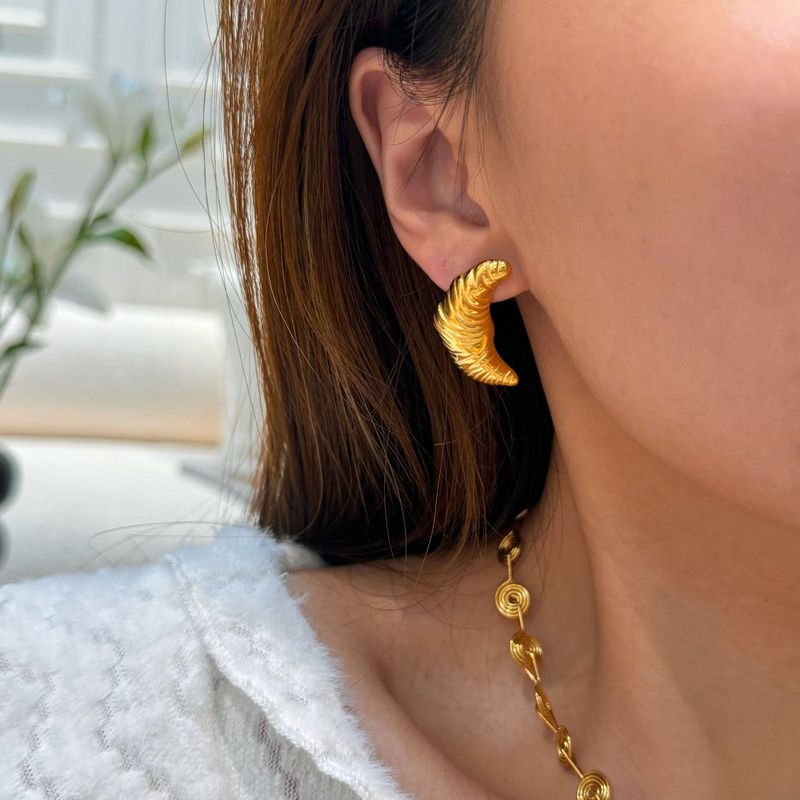 Real Gold Electroplated Titanium Steel Vintage Retro Embossed Moon Fold Earrings_voghion.com