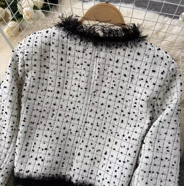 Abbigliamento Donna Nuovo completo autunnale e invernale per donna, giacca corta alla moda con nappe + gonna media lunghezza sui fianchi, completo in due pezzi_voghion.com