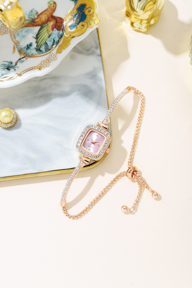 Orologio da polso da donna con quadrante piccolo quadrato di vendita calda, trasmissione in diretta con cinturino sottile, orologio da donna con temperamento, un pezzo di orologio_voghion.com