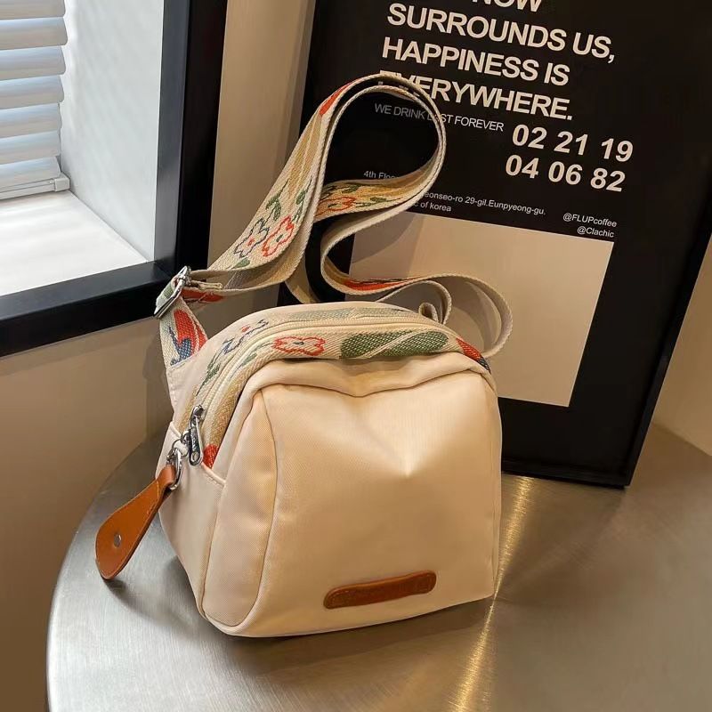 2025 Nova Bolsa Feminina de Ombro Crossbody Primavera Verão Casual Lona Versátil Oxford Pano Shell_voghion.com