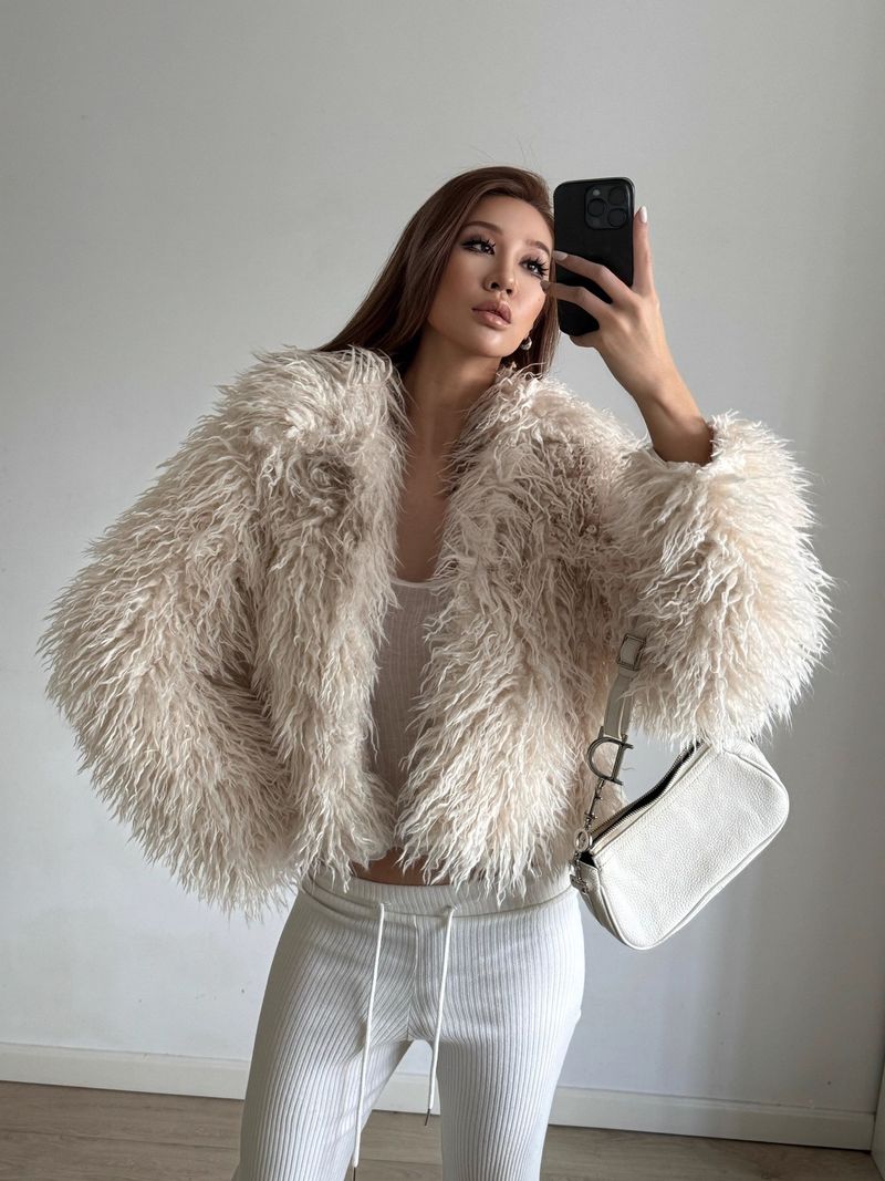 "Damen Kunstpelzmantel – Weiße Winterjacke mit Revers, Weich & Stylisch, XS-L"_voghion.com
