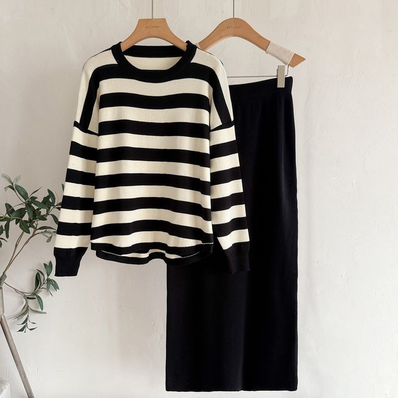 Elegante completo composto da t-shirt a maniche lunghe e gonna midi a vita alta - Completo in maglia due pezzi autunno/inverno per donna, elegante abbigliamento casual e da ufficio_voghion.com