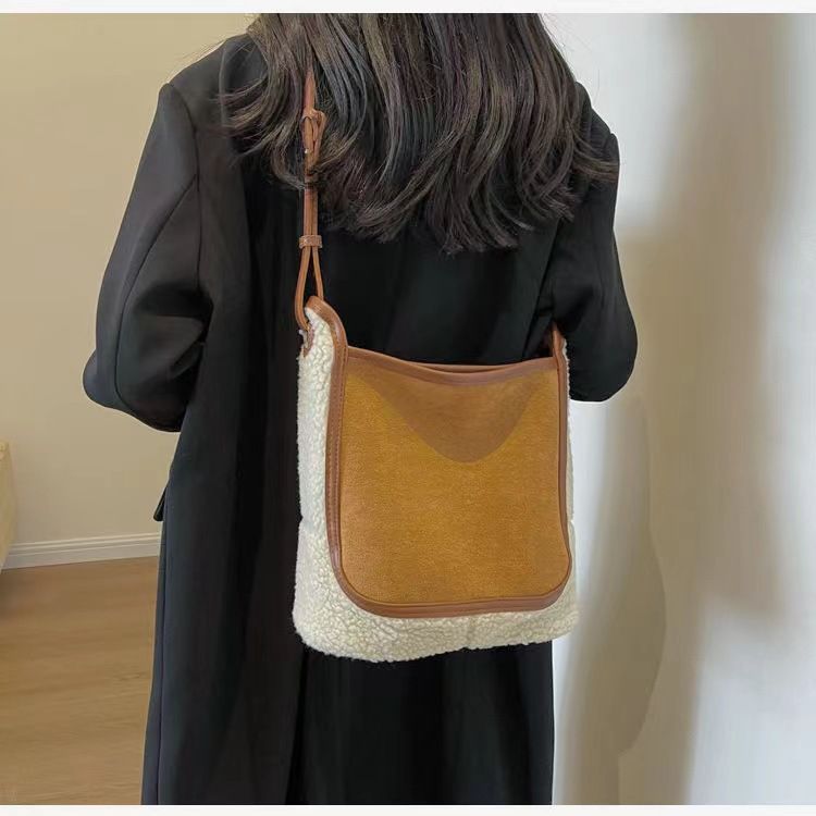 Autumn and winter large capacity lamb wool bucket women's new crossbody tote bag, high-end plush shoulder bag_voghion.com